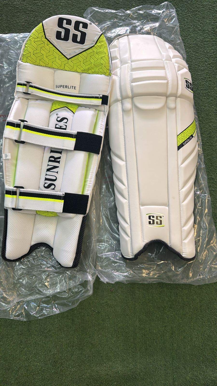 SS SUPERLITE MENS RH BATTING LEGGUARD