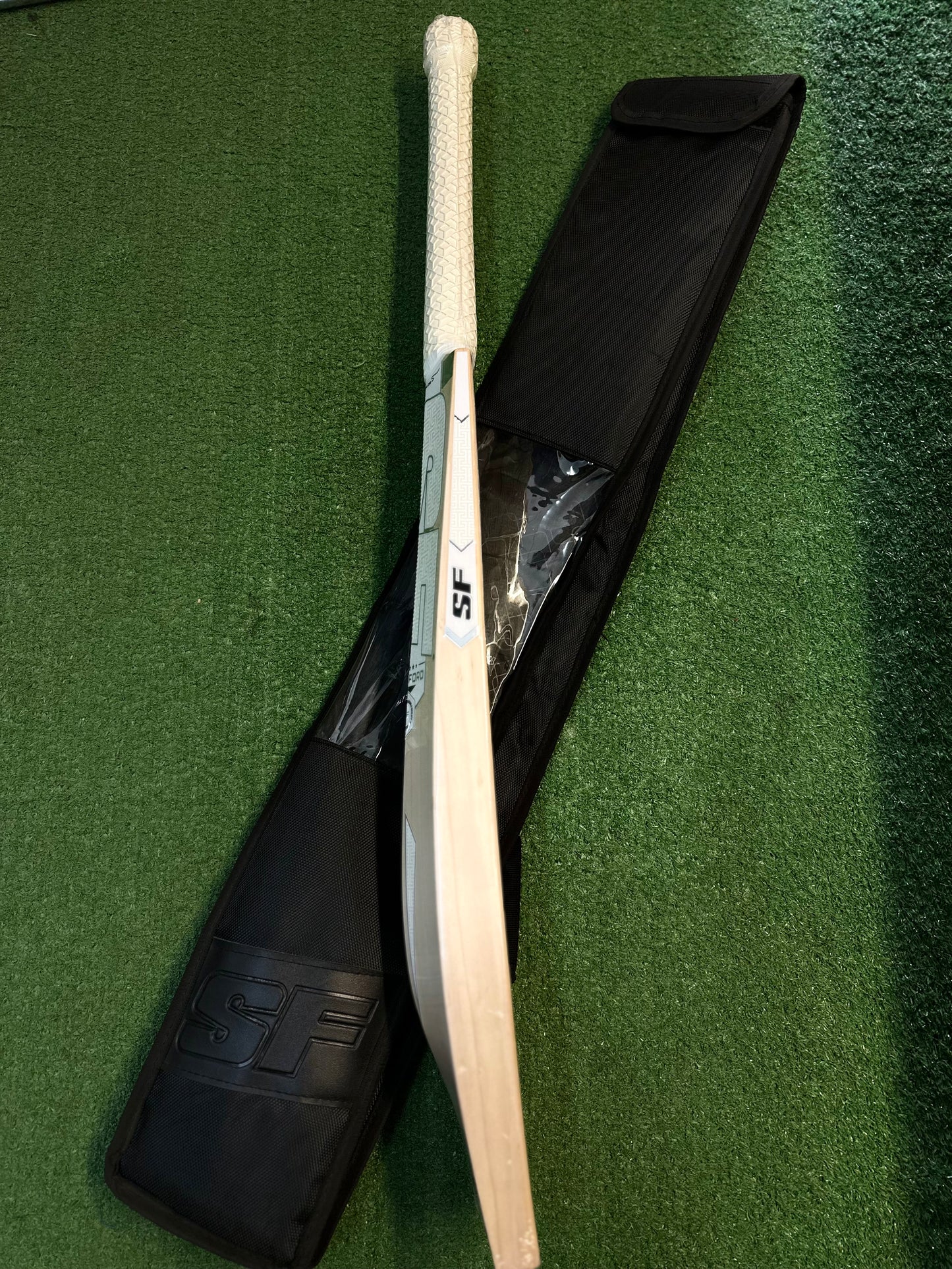 SF Gradiges 7000 EW cricket bat (SH)