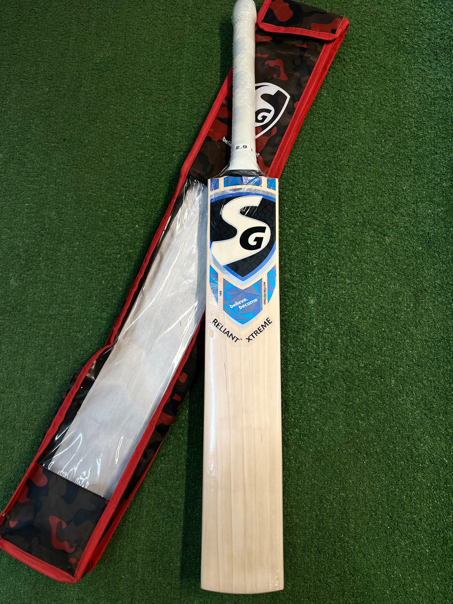 SG reliant xtreme EW cricket bat (SH)