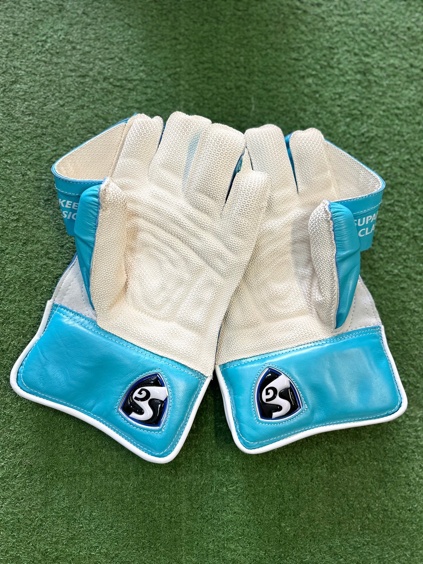 SG SupaKeep Keeping gloves (Adults)