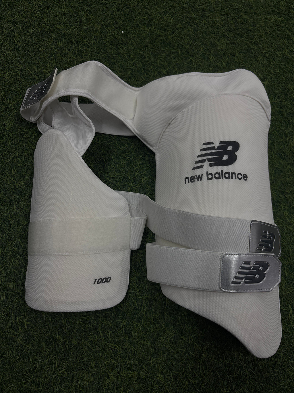 NB 10i THIGH GUARD MENS RH