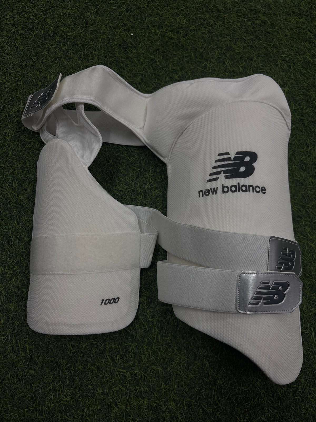 NB 10i THIGH GUARD MENS RH