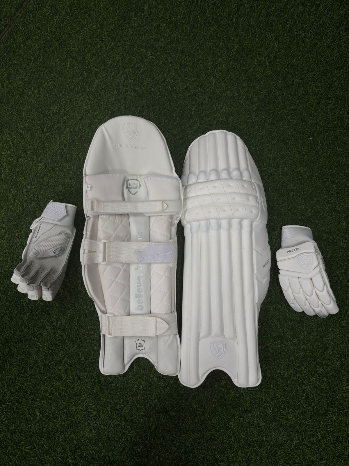 SG hilite men’s batting pads and gloves combo