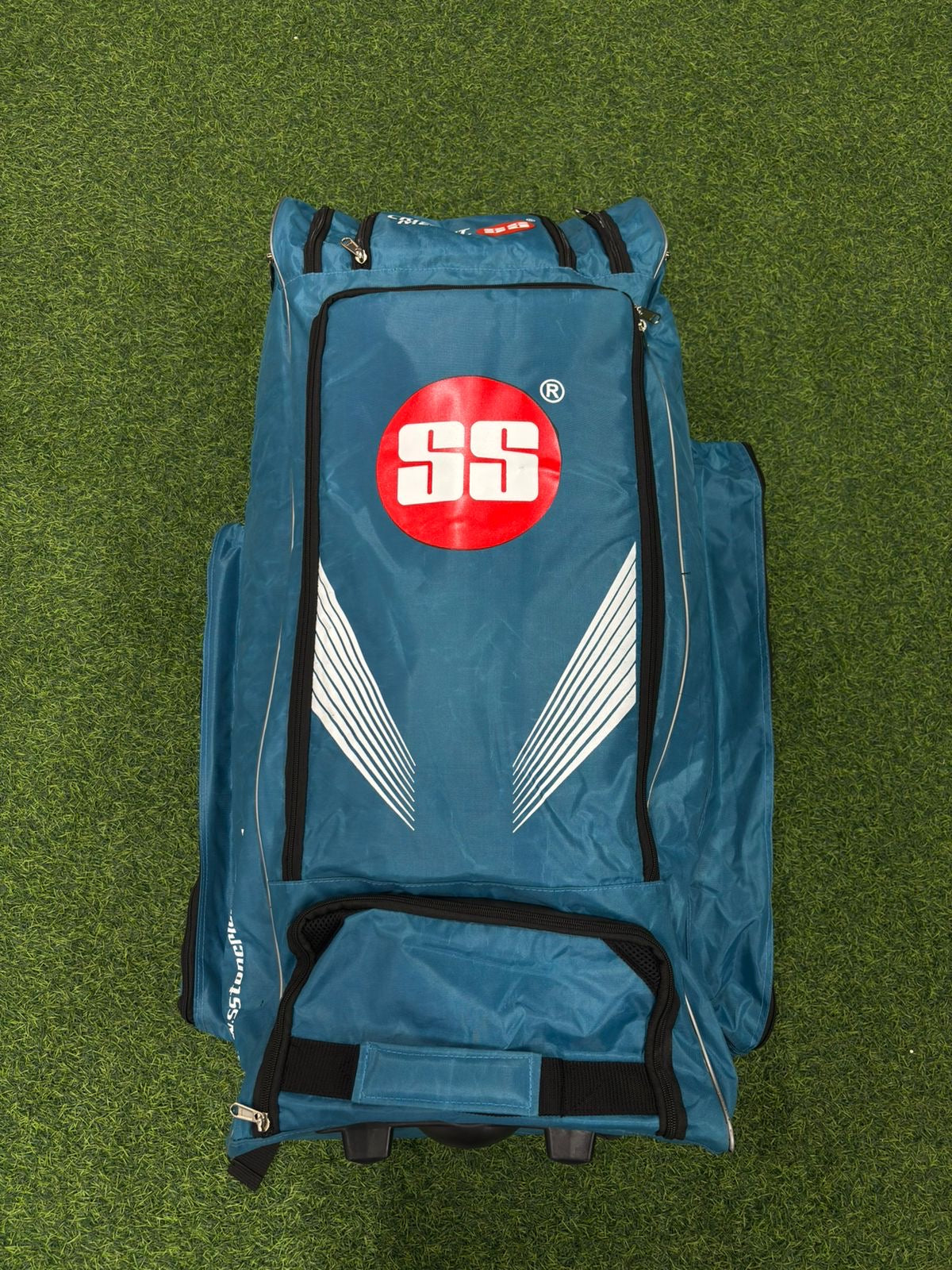 SS VA900 WHEELS AND DUFFLE KITBAG
