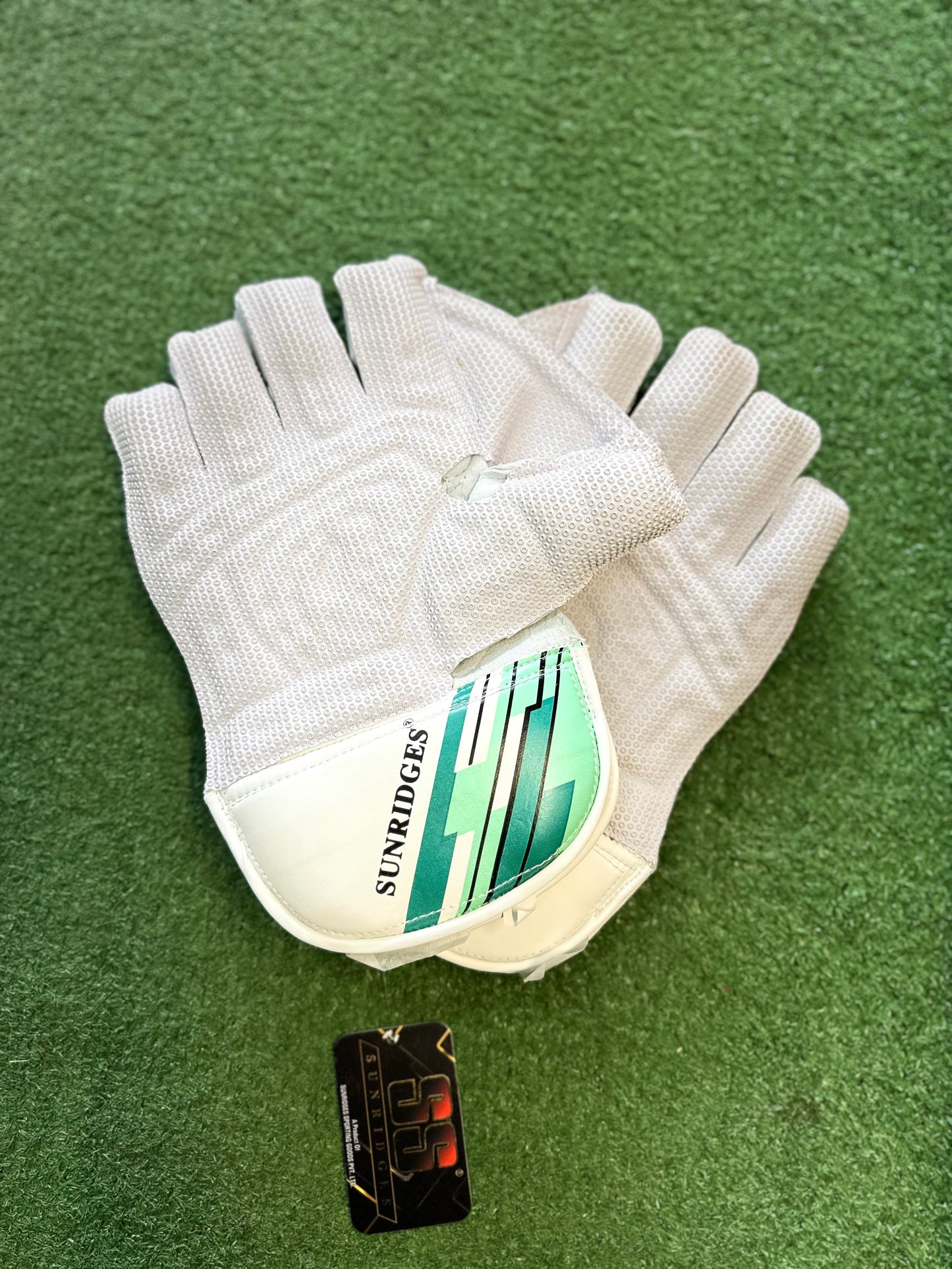 SS Aerolite Keeping Gloves (Adults)