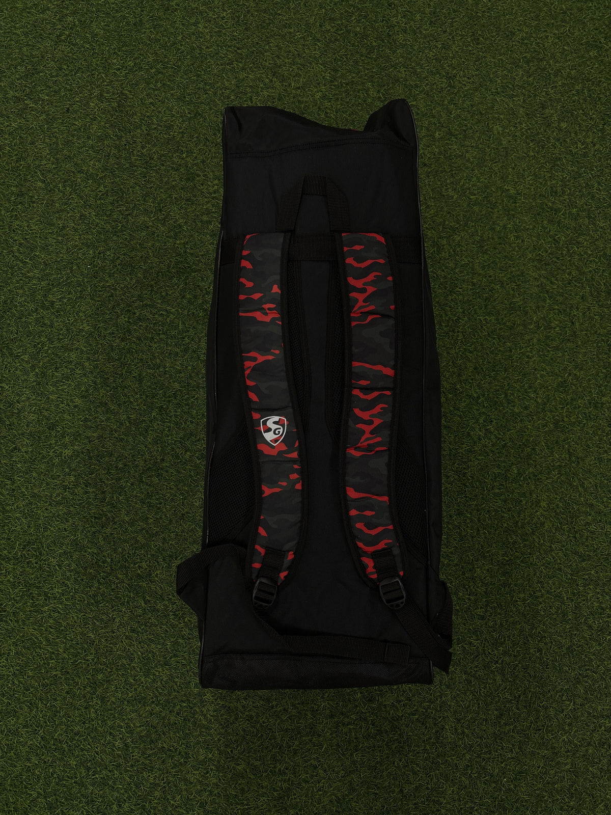 SG SAVAGE X3 DUFFLE CRICKET BAG