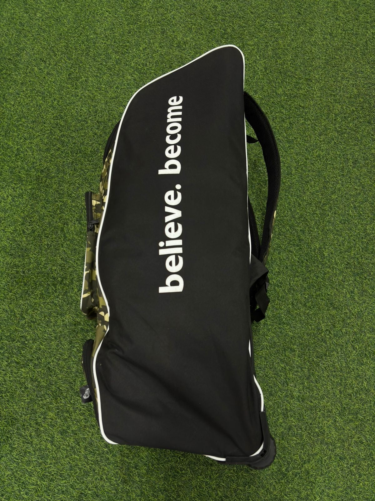 SG BLAZEPAK WHEELS AND DUFFLE