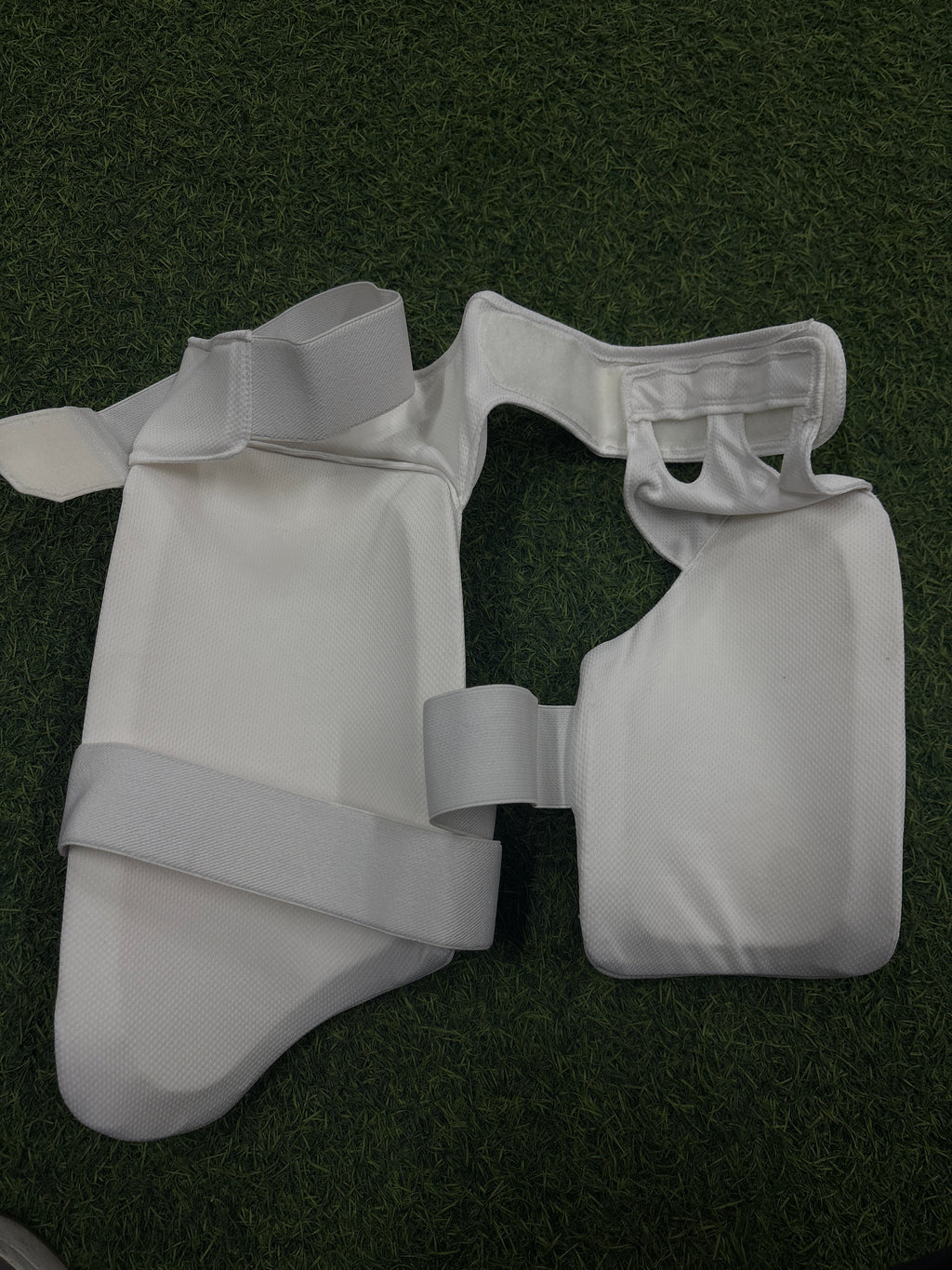 NB 10i THIGH GUARD MENS RH