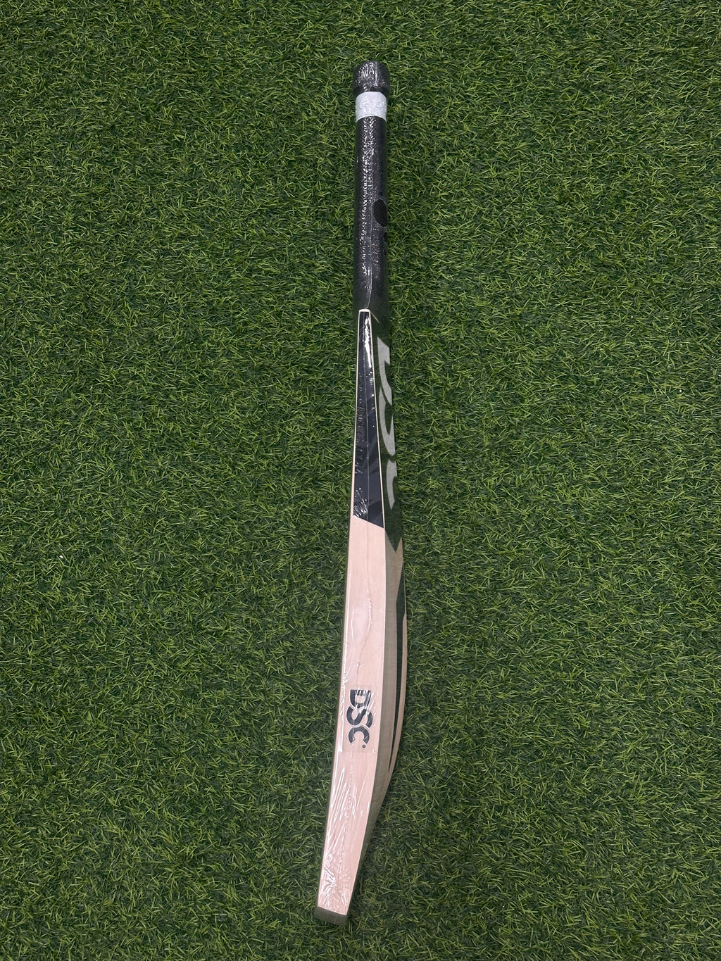 DSC BLAK 111 EW SH CRICKET BAT