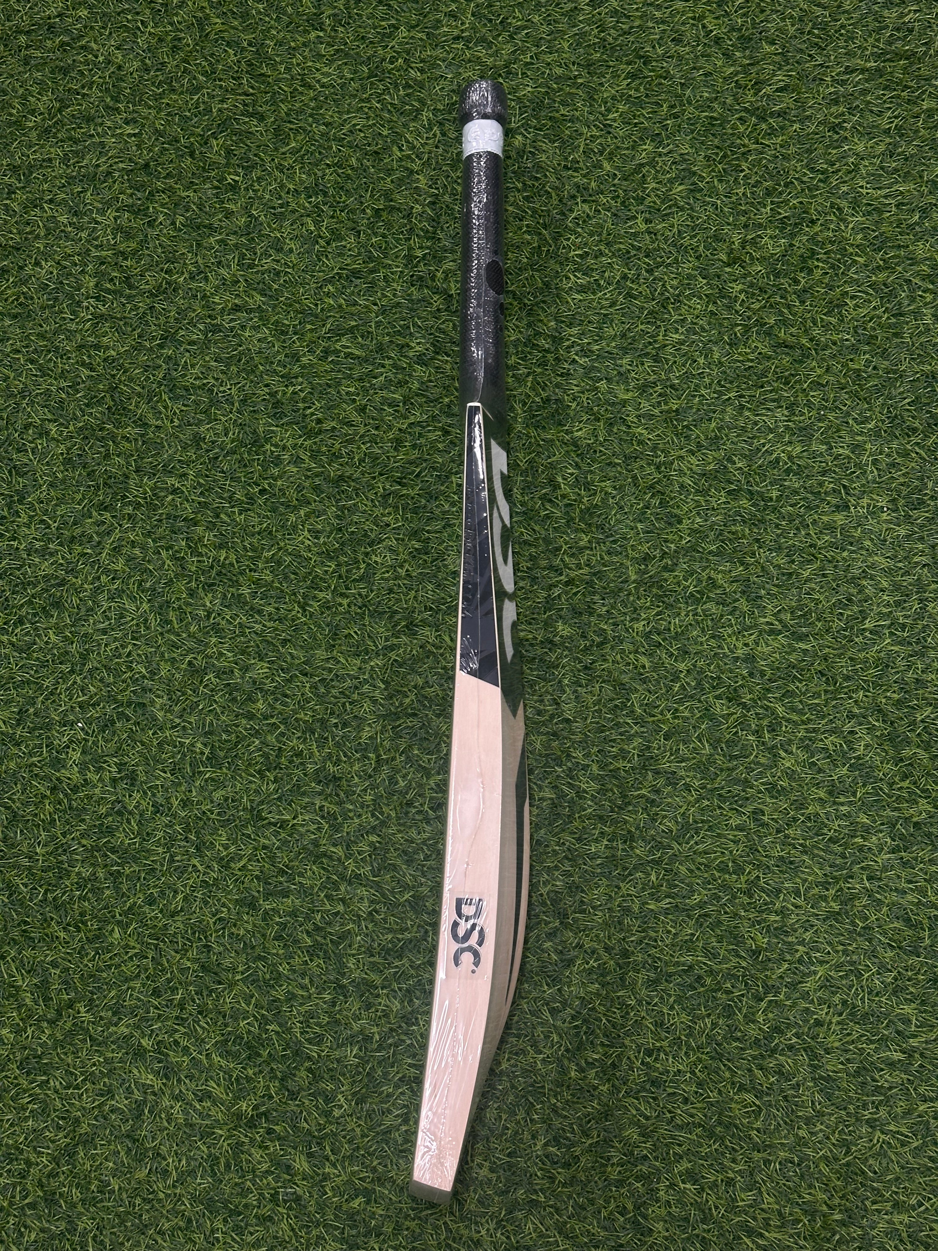DSC BLAK 111 EW SH CRICKET BAT