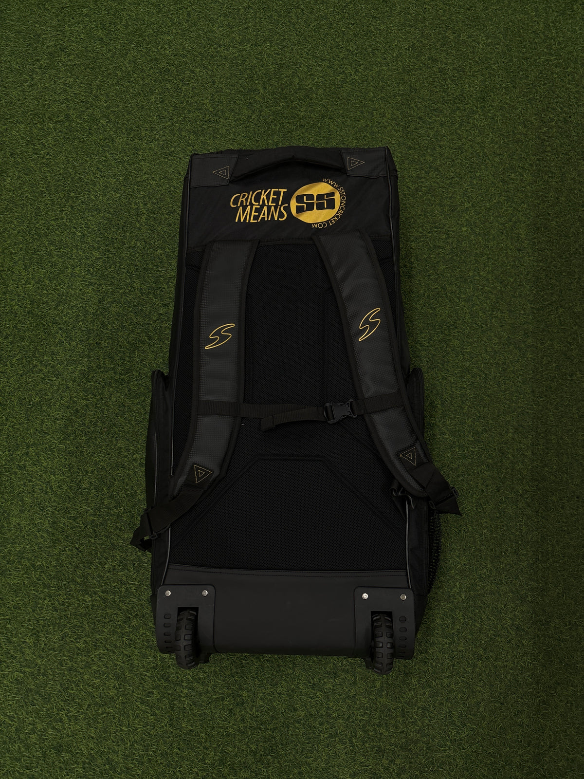 SS GAMA WHEELS AND DUFFLE KITBAG
