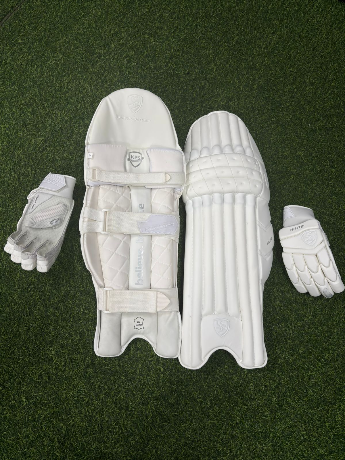 SG hilite men’s batting pads and gloves combo