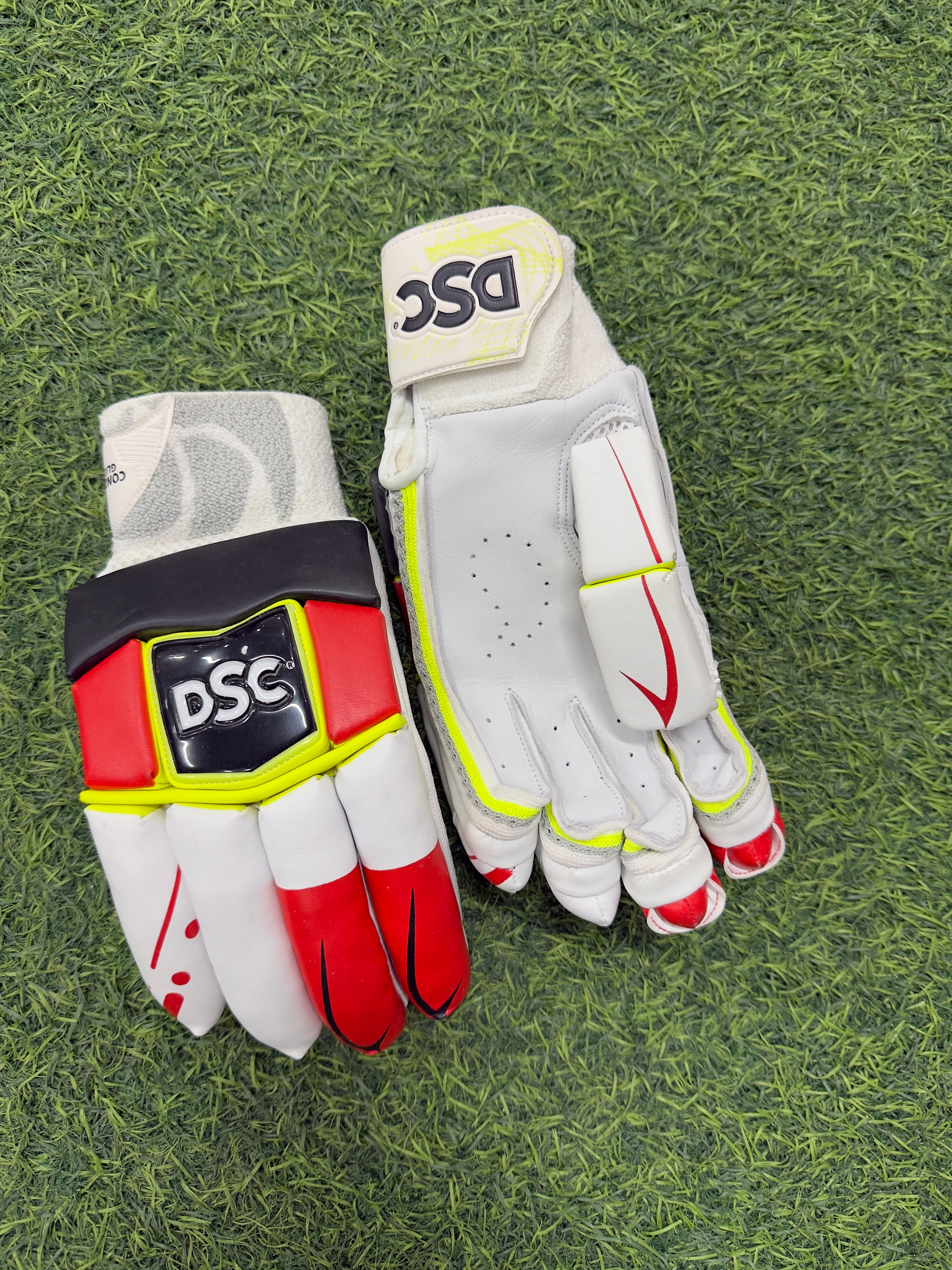 DSC BOYS LH BATTING GLOVES