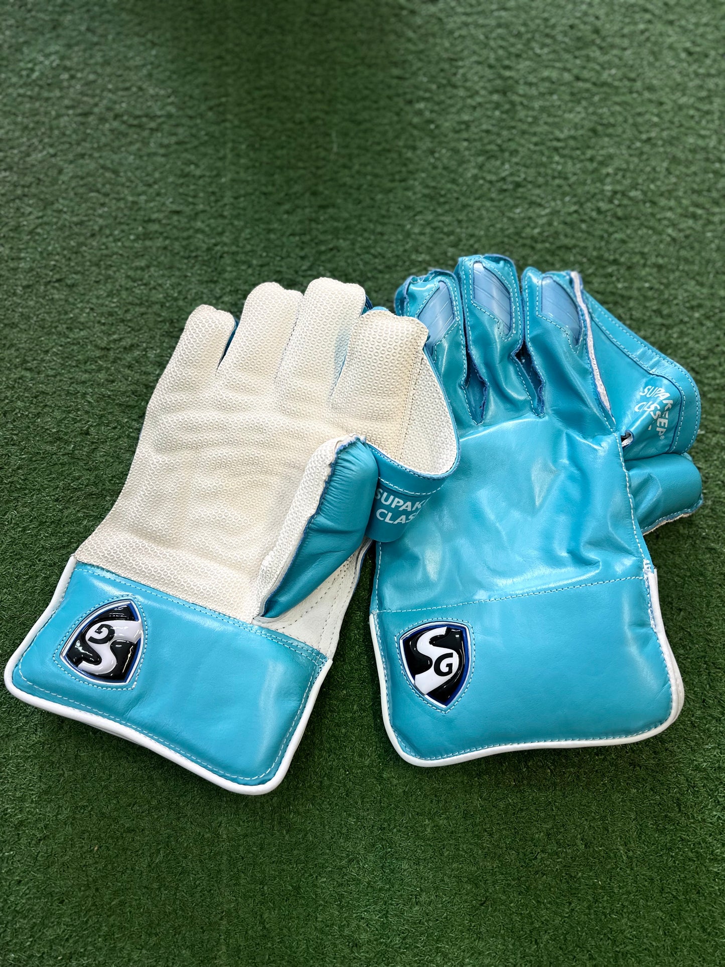 SG SupaKeep Keeping gloves (Adults)