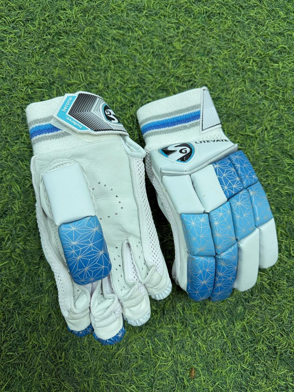 SG LITEVATE BOYS GLOVES