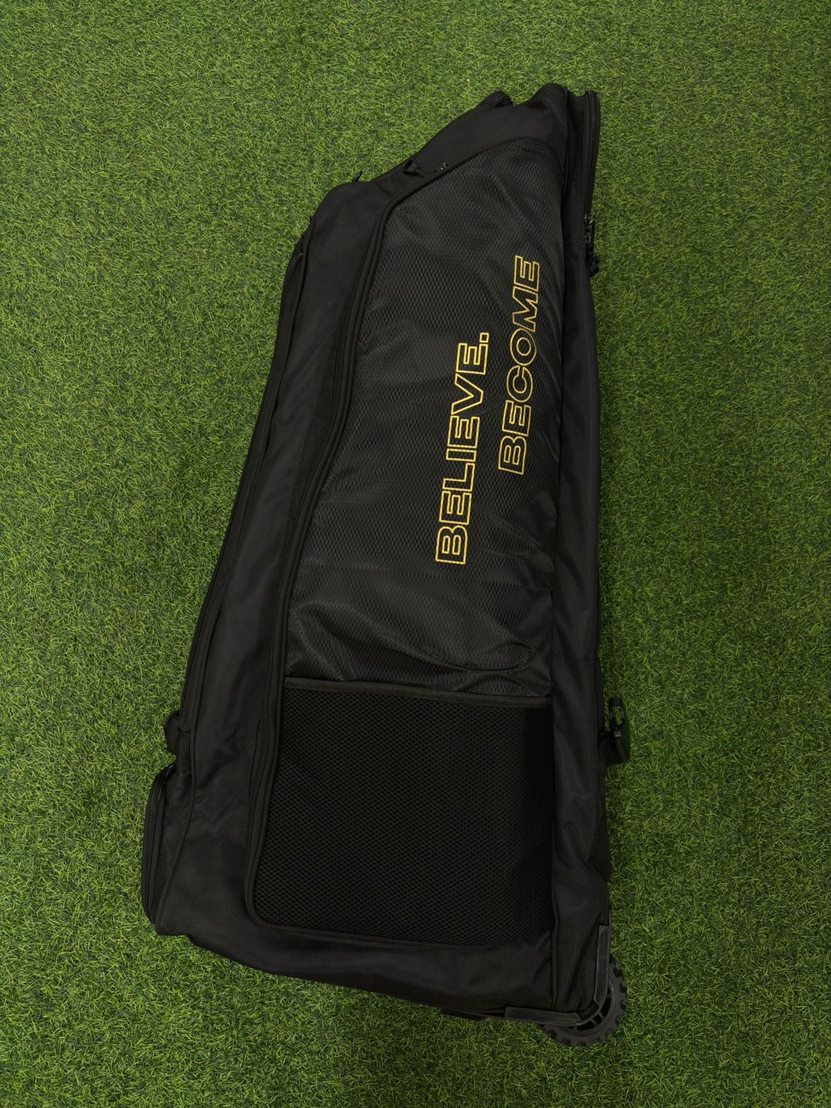 SG V12 KITBAG WHEELS AND DUFFLE