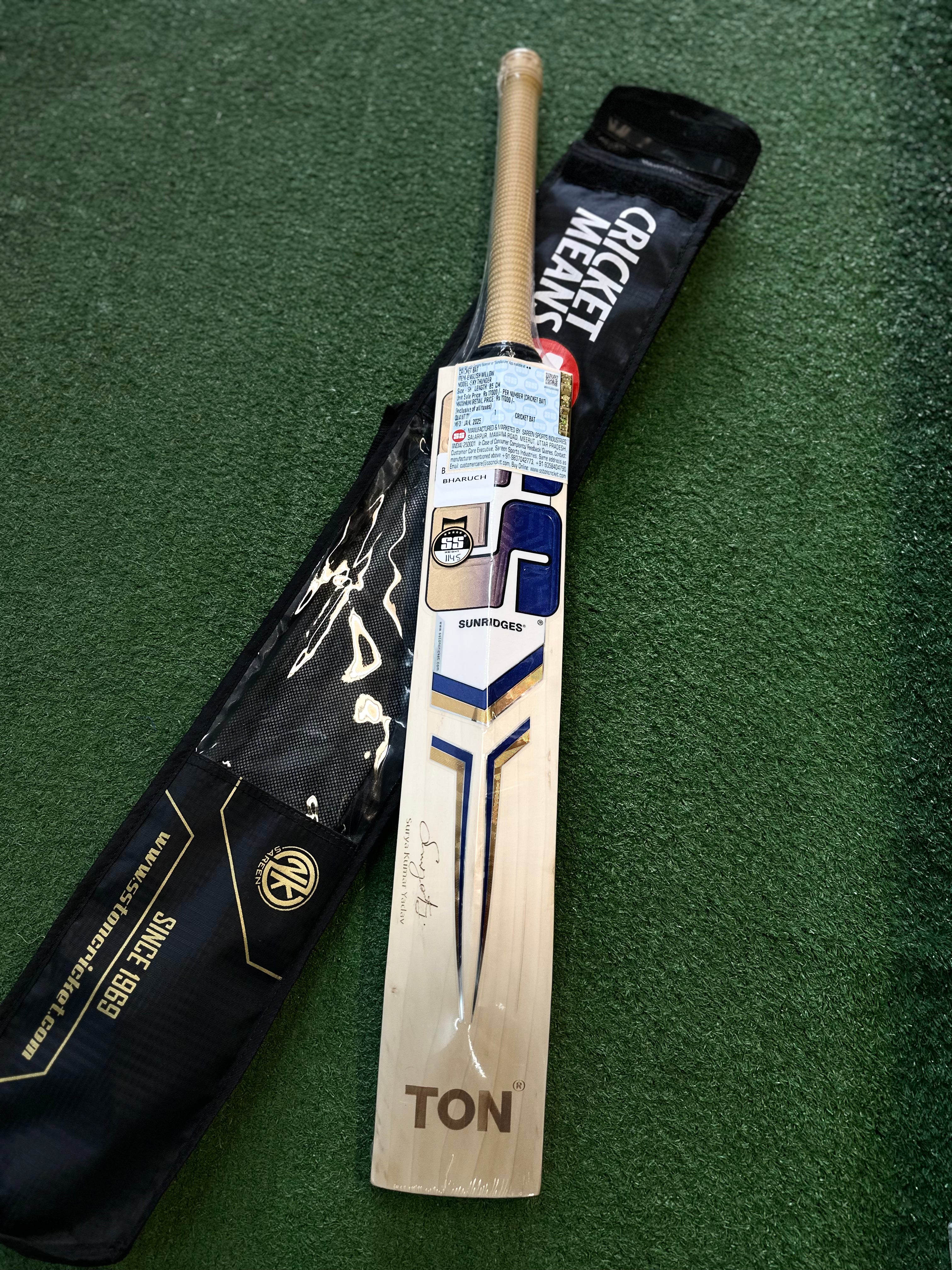 SS sky thunder cricket bat  (SH)