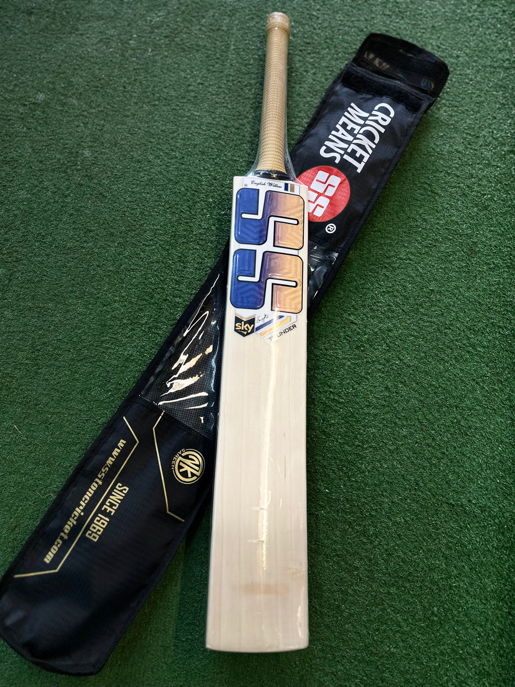 SS sky thunder cricket bat  (SH)